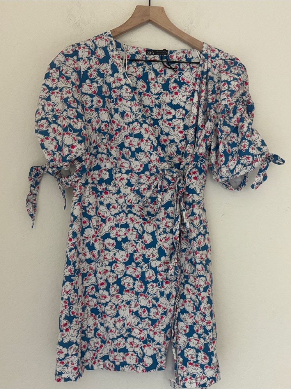 Zara Blue/ Red wrap floral mini dress - Short Sleeve  dress size large